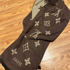 100% cashmere Louis Vuitton Brown and Cream Logo Scarf
